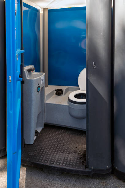 Best Porta potty delivery and setup  in De Pue, IL